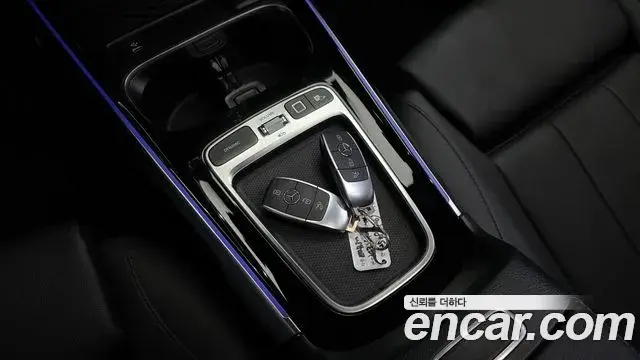 Mercedes-Benz EQB 2025 — Şəkil 1/30