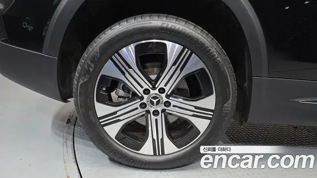 Mercedes-Benz EQB 2025 — Şəkil 7/30