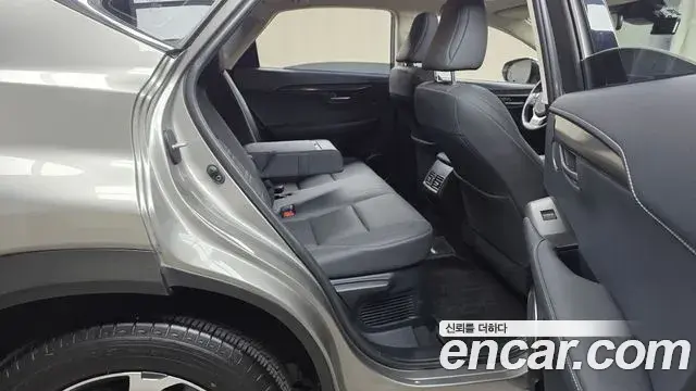 Lexus NX300h 2021 — ფოტო 29/32