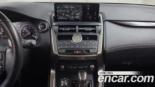 Lexus NX300h 2021 — ფოტო 24/32