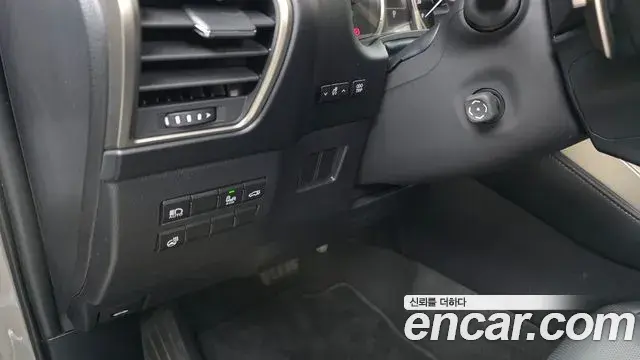 Lexus NX300h 2021 — ფოტო 31/32