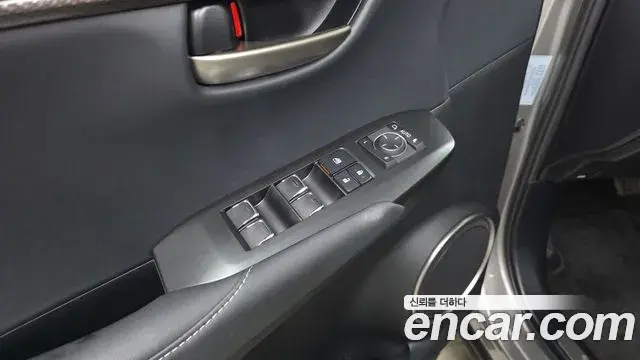Lexus NX300h 2021 — ფოტო 27/32
