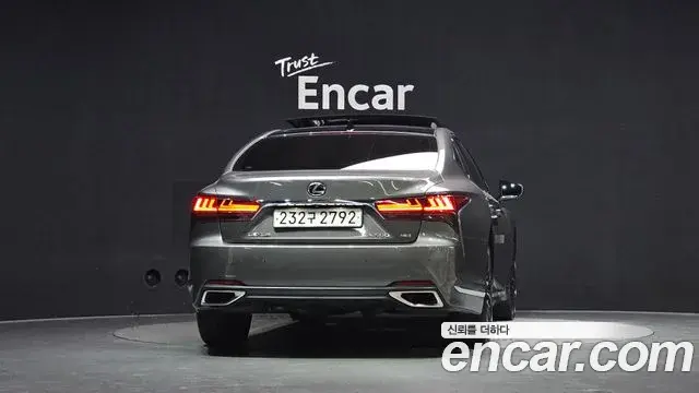 Lexus LS500 2021 — Photo 12/20