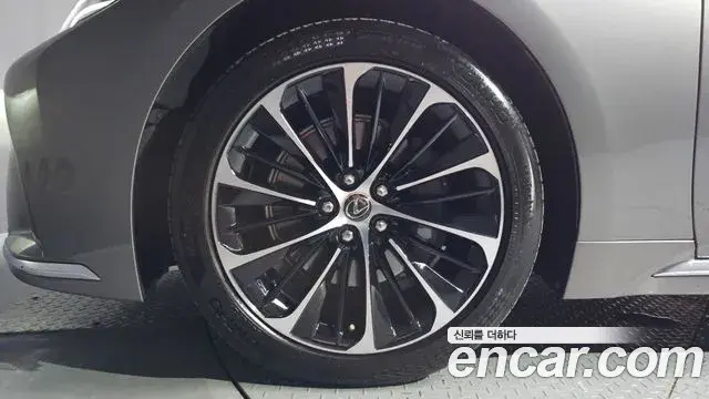 Lexus LS500 2021 — Photo 19/20