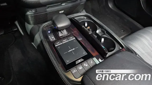Lexus LS500 2021 — Photo 7/20