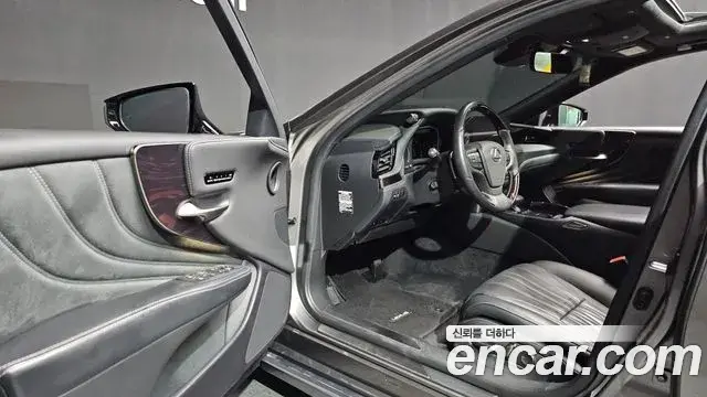 Lexus LS500 2021 — Photo 8/20