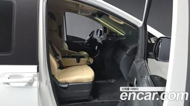 Hyundai Staria 2022 — Фото 11/20