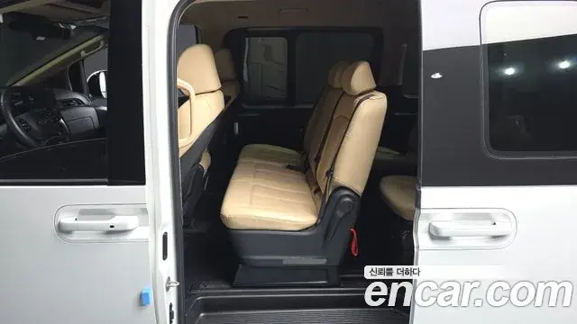 Hyundai Staria 2022 — Şəkil 13/31