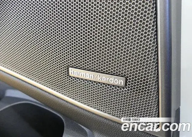 BMW 3 Series 2025 — Photo 16/20