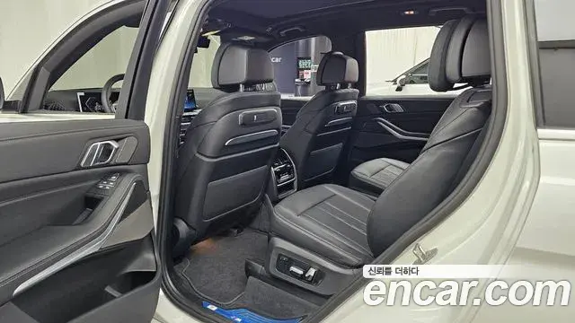 BMW X7 2025 — Photo 12/20