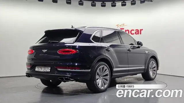 Bentley Bentayga 2022 — Photo 8/20