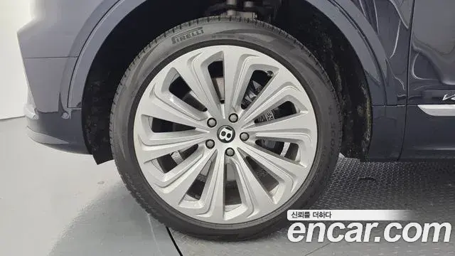 Bentley Bentayga 2022 — Photo 1/20