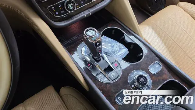 Bentley Bentayga 2022 — Photo 3/20