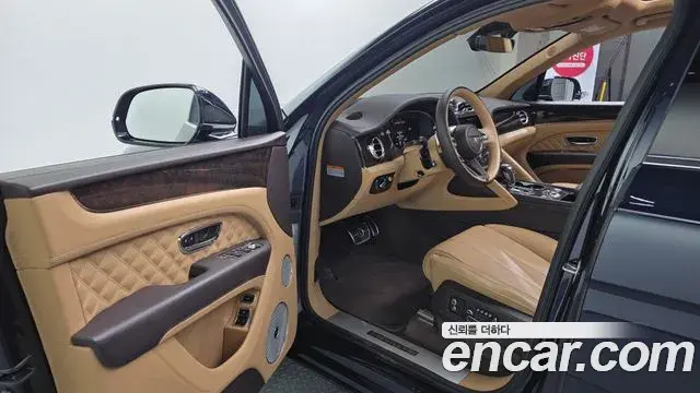 Bentley Bentayga 2022 — Photo 7/20