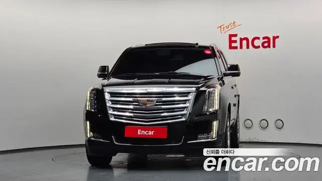 Cadillac Escalade 2020 — ფოტო 32/41