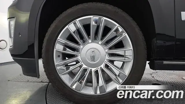Cadillac Escalade 2020 — ფოტო 27/41