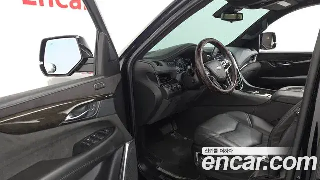 Cadillac Escalade 2020 — ფოტო 33/41