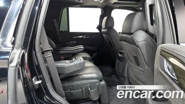 Cadillac Escalade 2020 — ფოტო 20/41