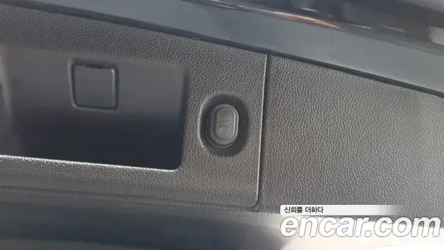 Cadillac Escalade 2020 — ფოტო 13/41