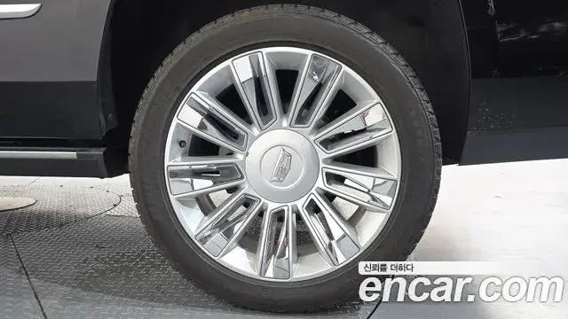 Cadillac Escalade 2020 — ფოტო 23/41