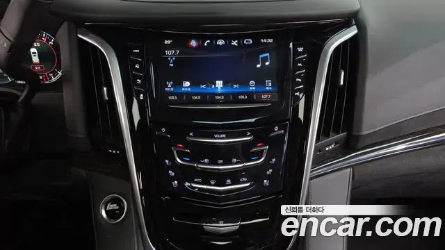 Cadillac Escalade 2020 — ფოტო 18/41