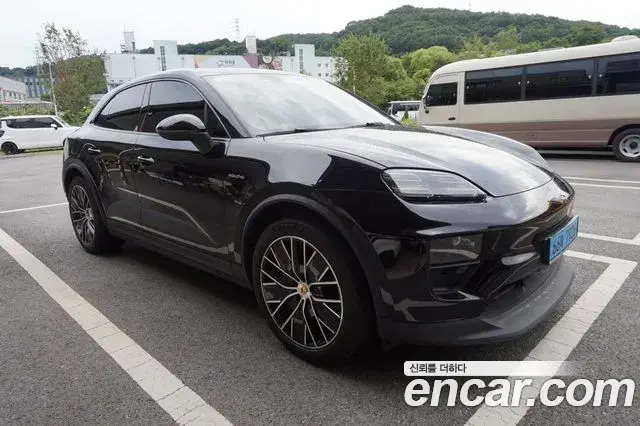 Porsche Macan EV 2025 — Photo 4/20