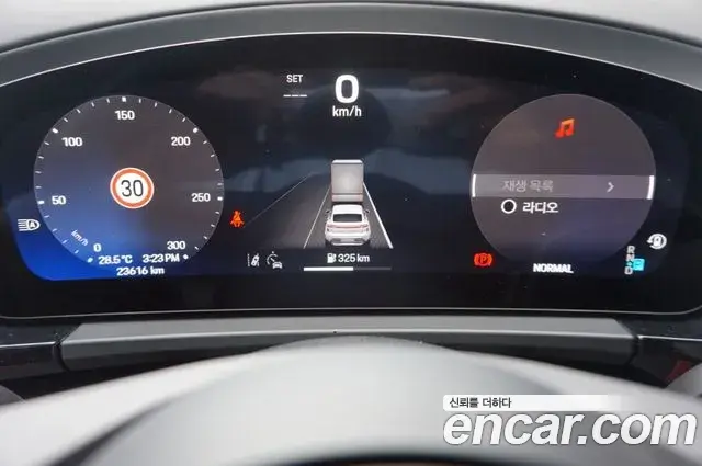 Porsche Macan EV 2025 — Photo 2/20