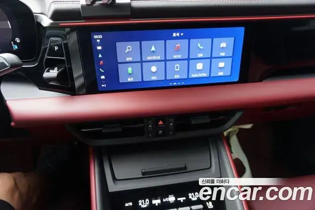 Porsche Macan EV 2025 — Photo 9/20