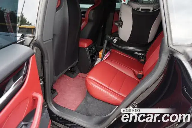 Porsche Macan EV 2025 — Photo 19/20