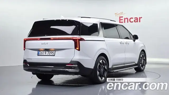 Kia Carnival 2023 — Photo 2/20