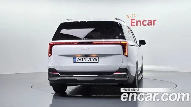 Kia Carnival 2023 — Photo 4/20