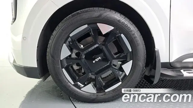 Kia Carnival 2023 — Photo 5/20