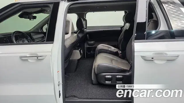 Kia Carnival 2023 — Photo 11/20