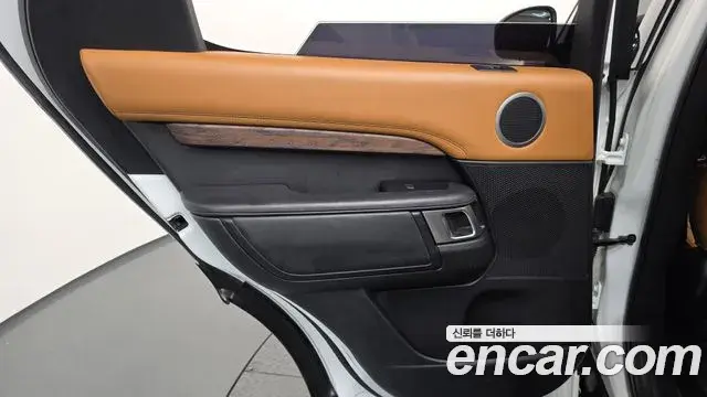 Land Rover Discovery 5 2020 — ფოტო 17/37