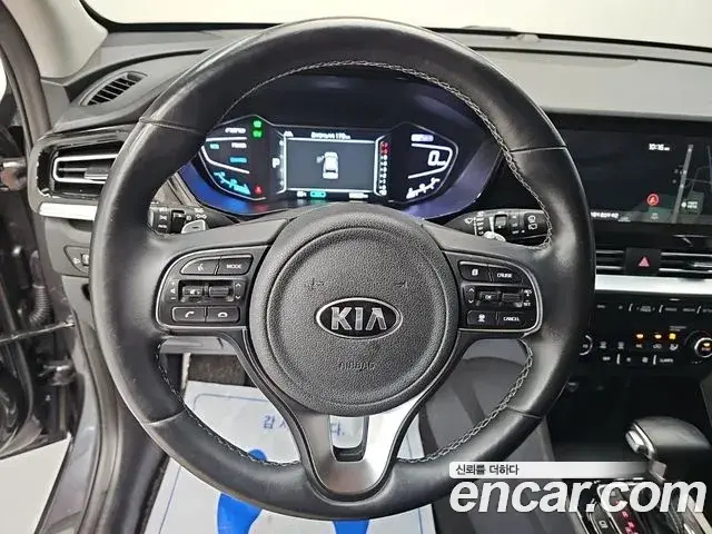 Kia Niro 2021 — Фото 8/19