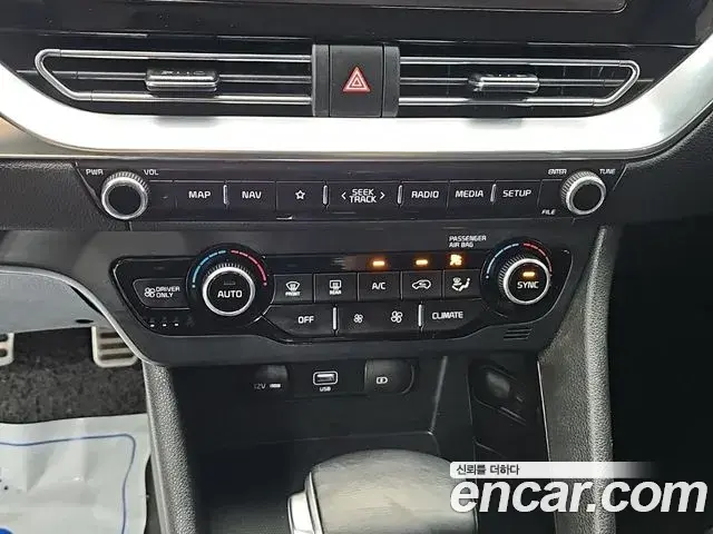 Kia Niro 2021 — Фото 9/19