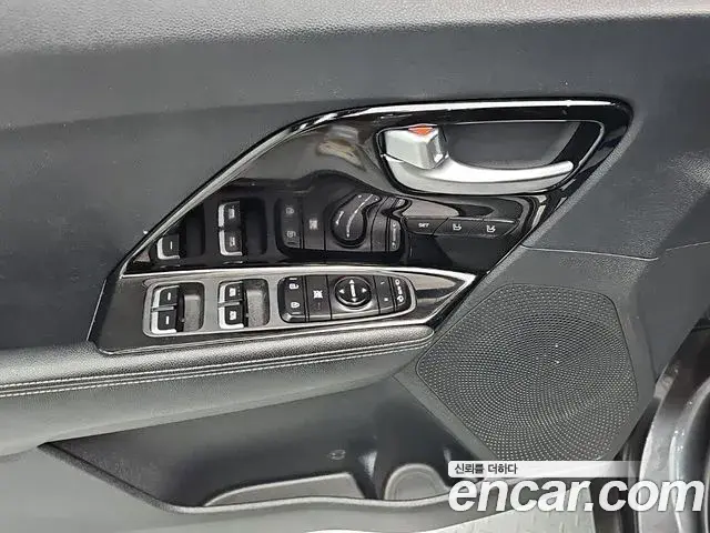 Kia Niro 2021 — Фото 15/19