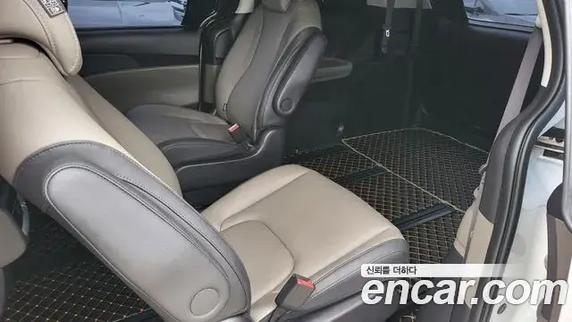 Kia Carnival 2024 — Şəkil 15/20