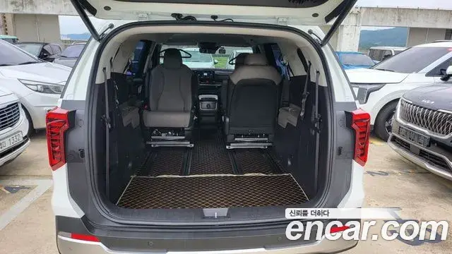Kia Carnival 2024 — Şəkil 17/20