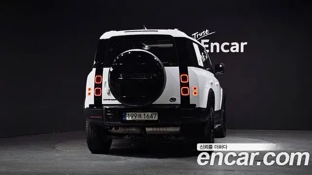 Land Rover Defender 2021 — Фото 4/20