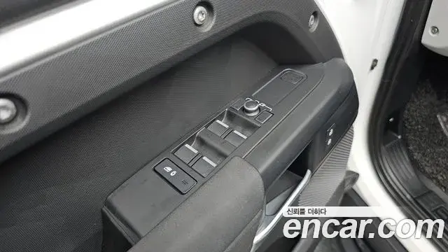 Land Rover Defender 2021 — Фото 18/20