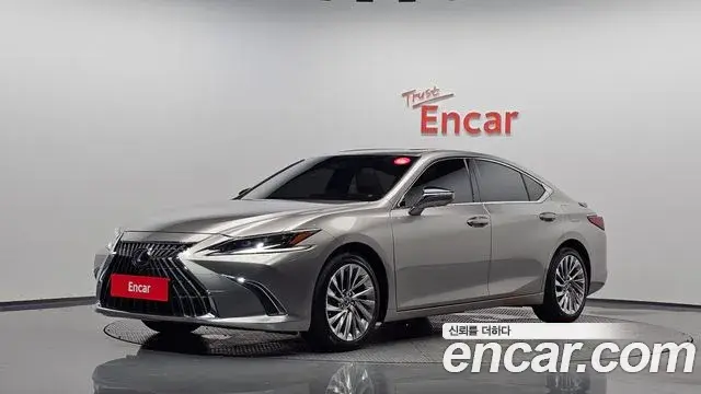 Lexus ES300h 2023 — Photo 3/20