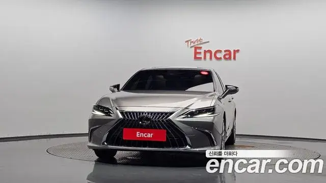 Lexus ES300h 2023 — Photo 5/20