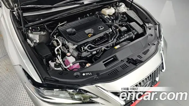 Lexus ES300h 2023 — Photo 16/20