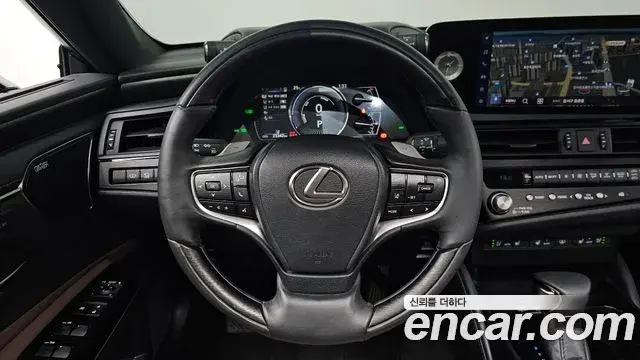 Lexus ES300h 2023 — Photo 10/20