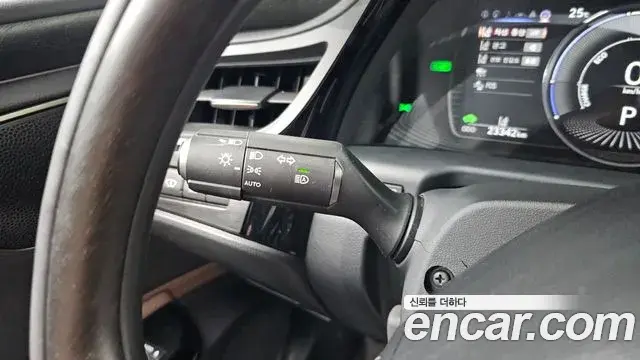 Lexus ES300h 2023 — Photo 4/20