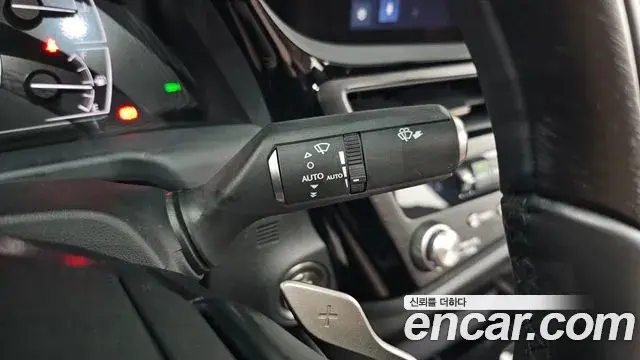 Lexus ES300h 2023 — Photo 9/20