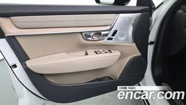 Volvo S90 2025 — ფოტო 19/34