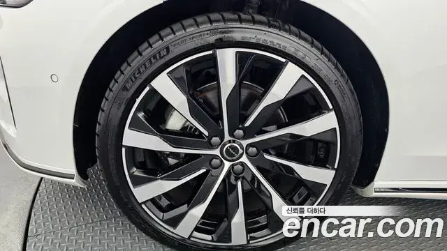 Volvo S90 2025 — ფოტო 32/38