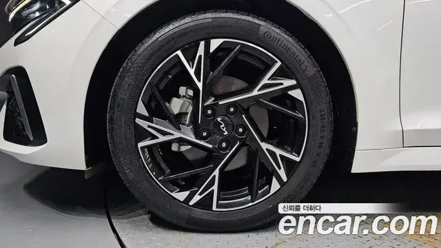 Kia K5 2023 — Photo 10/20